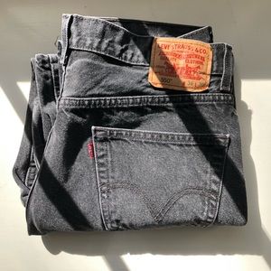vintage black levi’s 550 high waisted mom jeans
